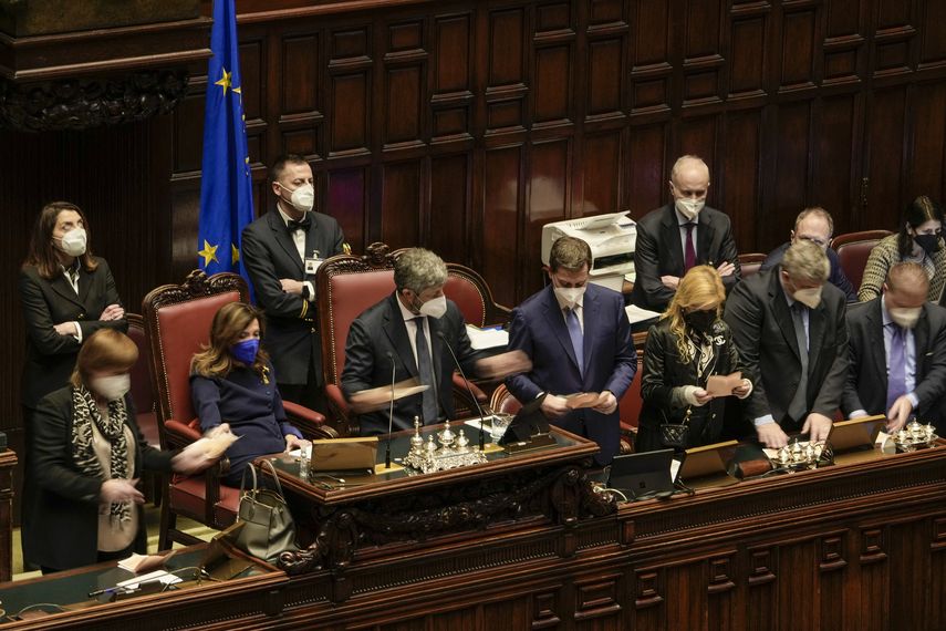 Italia sigue dividida frente a la elección del presidente