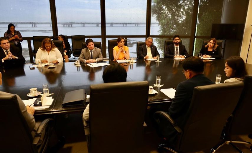 La Ministra de Relaciones Exteriores de Panamá, Janaina Tewaney Mencomo, junto al Ministro de Comercio e Industrias (MICI), Federico Alfaro Boyd, se reunieron con miembros del Comité Directivo Mundial de la empresa Samsung. La Ministra de Relaciones Exteriores de Panamá, Janaina Tewaney Mencomo, junto al Ministro de Comercio e Industrias (MICI), Federico Alfaro Boyd, se reunieron con miembros del Comité Directivo Mundial de la empresa Samsung.