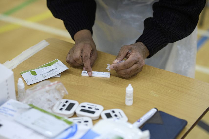 Reino Unido roza su récord semanal de casos de covid