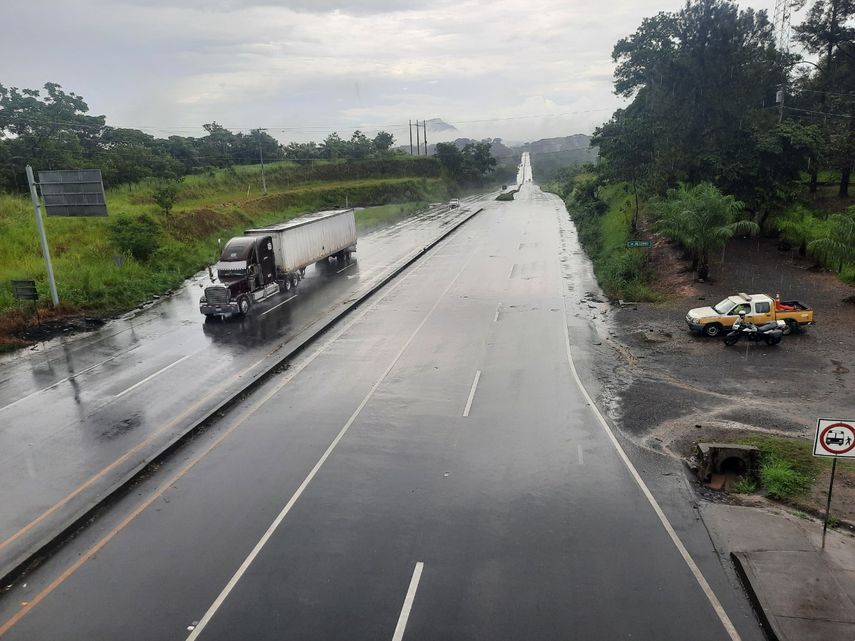 Personal de la Policía Nacional y de Operaciones del Tránsito se mantienen supervisando diversos puntos de la interamericana del oriente de Chiriquí.