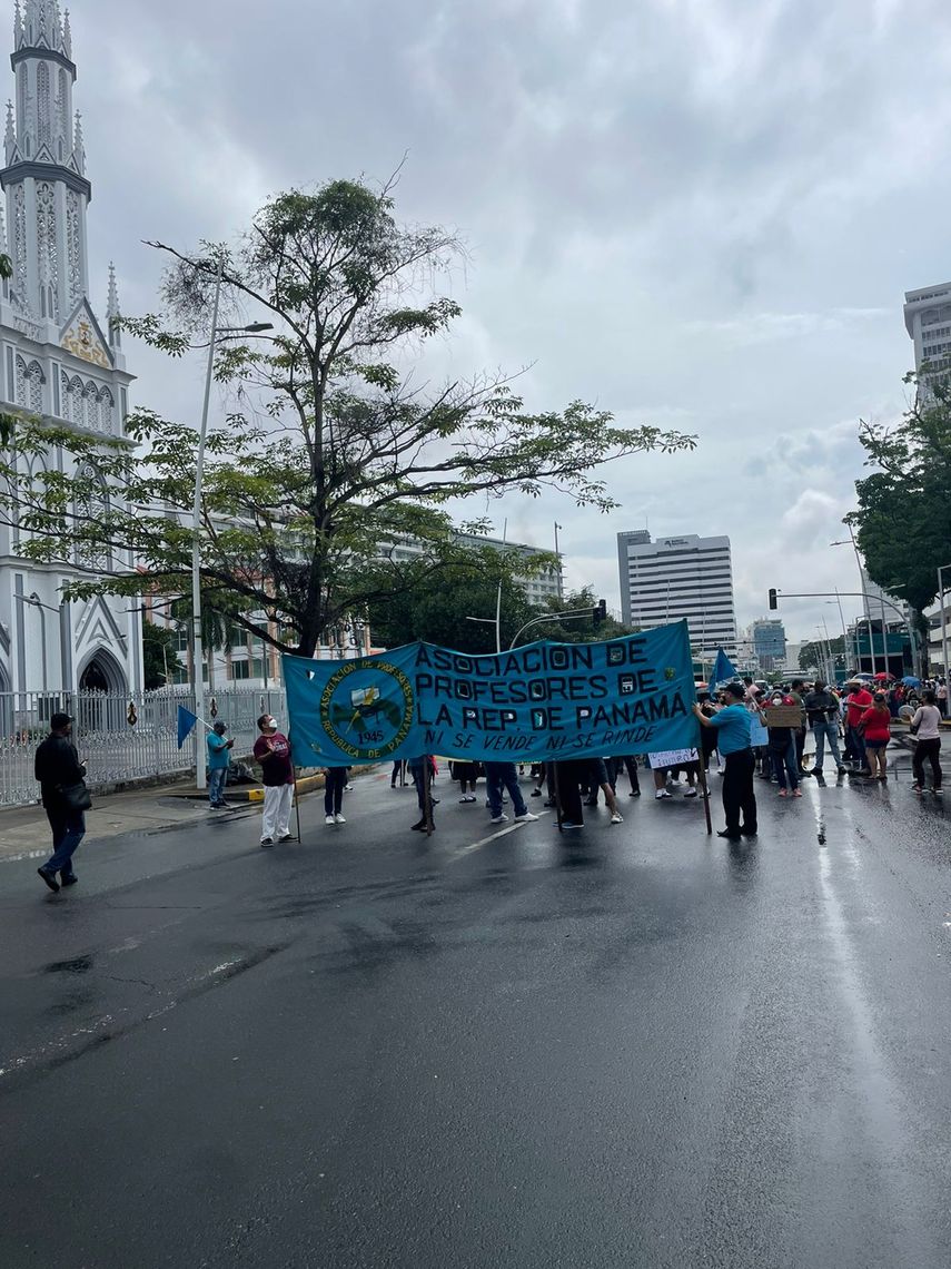 Para calmar los ánimos, el gobierno panameño estableció este lunes una mesa de diálogo en la ciudad de Santiago de Veraguas, uno de los focos de las protestas.
