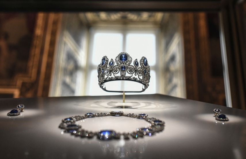 Macron reitera que las joyas robadas del Louvre serán recuperadas