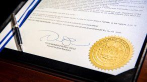 Bukele decreta día de oración en El Salvador ante la tormenta Iota