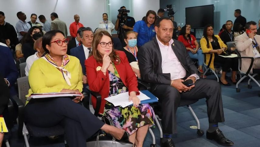 AN aprueba en primer debate proyecto que establece bienestar del educado