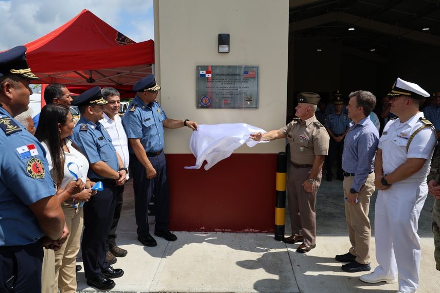 Embajada de EEUU entrega a Panamá el primer Cuartel de Bomberos en Darién