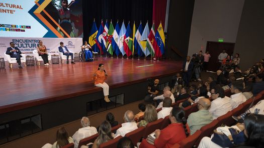 El mensaje de la ministra iba dirigido a las autoridades allí presentes de los 25 países miembros de la Asociación de Estados del Caribe (AEC), además de especialistas y artistas de la región congregados en el Centro de Arte y Cultura de Colón (CACCO).