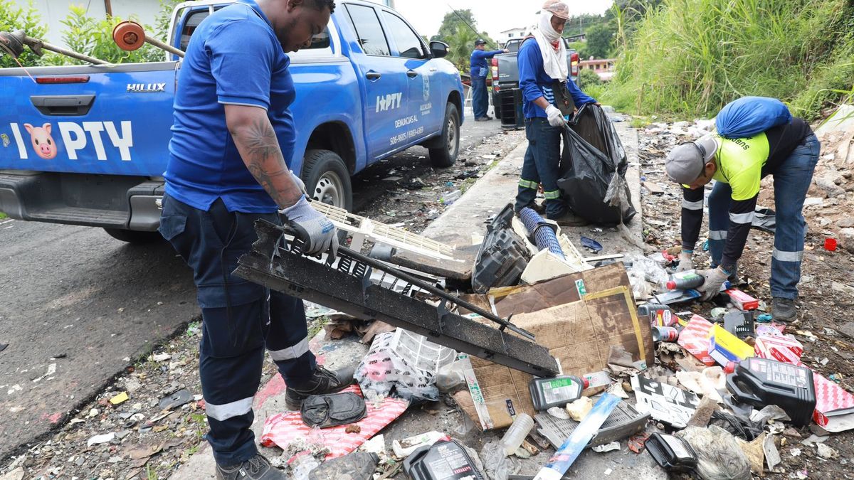 Toneladas de basura son extraídas alrededor del río Abajo en Pueblo Nuevo