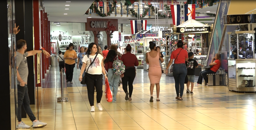 Centros comerciales reportan caída en llegada de clientes