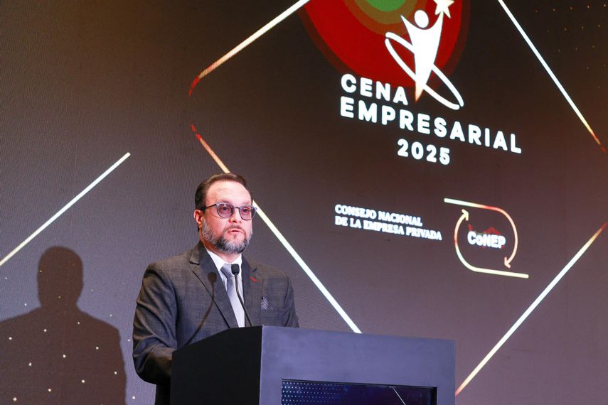 Moltó destaca récord exportador y pide fortalecer alianza con el sector privado