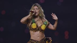 La cantante colombiana Karol G anunció que emprenderá una nueva gira de conciertos con motivo de su más reciente producción, Tropicoqueta, tras hacer historia en Coachella al convertirse en la primera mujer latina en encabezar el cartel de uno de los festivales de música más importantes del mundo.