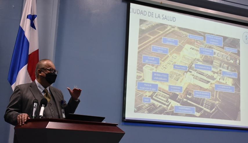 Dr. Enrique Lau Cortés