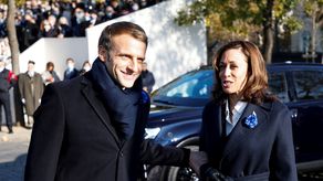 Vicepresidenta de EEUU Kamala Harris asiste al Foro de la Paz de París