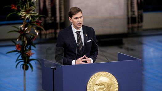 El presidente del Comité Noruego del Nobel, Jørgen Watne Frydnes, instó este miércoles al presidente de Venezuela, Nicolás Maduro, a aceptar los resultados electorales de 2024 y a renunciar a su cargo para sentar las bases hacia una democracia en el país, al ser esa la voluntad del pueblo venezolano. El presidente del Comité Noruego del Nobel, Jørgen Watne Frydnes, instó este miércoles al presidente de Venezuela, Nicolás Maduro, a aceptar los resultados electorales de 2024 y a renunciar a su cargo para sentar las bases hacia una democracia en el país, al ser esa la voluntad del pueblo venezolano.