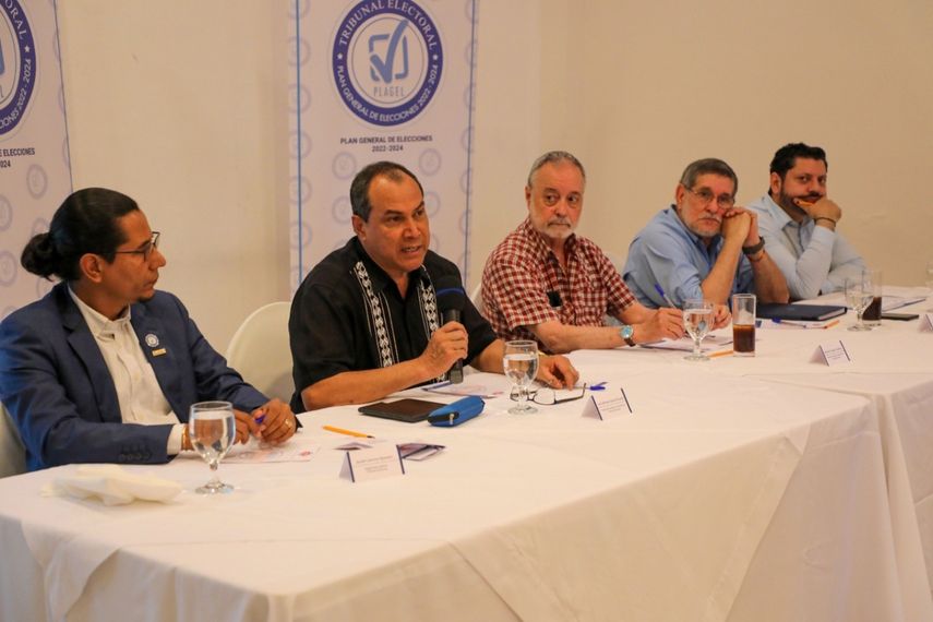 Los magistrados tuvieron un conversatorio con periodistas ayer lunes en Chiriquí.