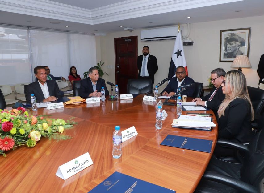 En sesión judicial efectuada la mañana de este martes 17 de octubre, la Comisión de Credenciales de la Asamblea Nacional aprobó la no admisión y el posterior archivo de cinco expedientes de denuncias contra magistrados de la Corte Suprema de Justicia (CSJ). En sesión judicial efectuada la mañana de este martes 17 de octubre, la Comisión de Credenciales de la Asamblea Nacional aprobó la no admisión y el posterior archivo de cinco expedientes de denuncias contra magistrados de la Corte Suprema de Justicia (CSJ).