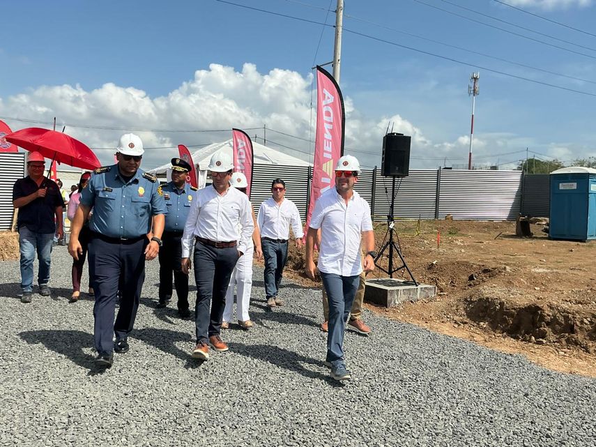 La futura estación será equipada por los bomberos.