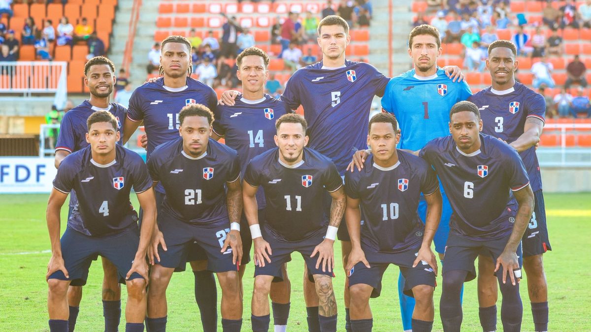 La selección de fútbol de República Dominicana afrontará con bajas el partido amistoso que servirá a la de Panamá para despedirse de su público antes de encarar el Mundial. La selección de fútbol de República Dominicana afrontará con bajas el partido amistoso que servirá a la de Panamá para despedirse de su público antes de encarar el Mundial.