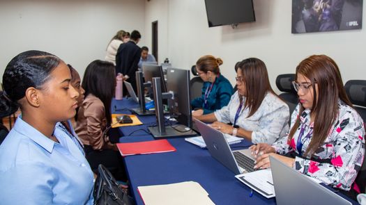 Más de 30 jóvenes de la Academia se inscriben en Mi Primer Empleo