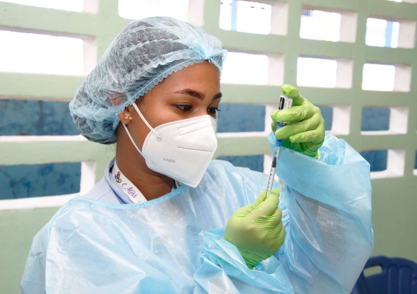 El Ministerio de Salud (Minsa) y la Caja de Seguro Social (CSS), mantienen su estrategia de vacunación contra la covid-19 y la aplicación de las nuevas dosis vacunas bivalentes que ya se encuentra abierta a todo público.