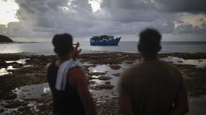 Al menos tres migrantes murieron (dos venezolanas y un colombiano) y otra de nacionalidad venezolana se encuentra en estado reservado tras el naufragio este martes de una embarcación con 16 personas a bordo en el Caribe panameño que se dirigía a Puerto Obaldía, zona fronteriza con Colombia.