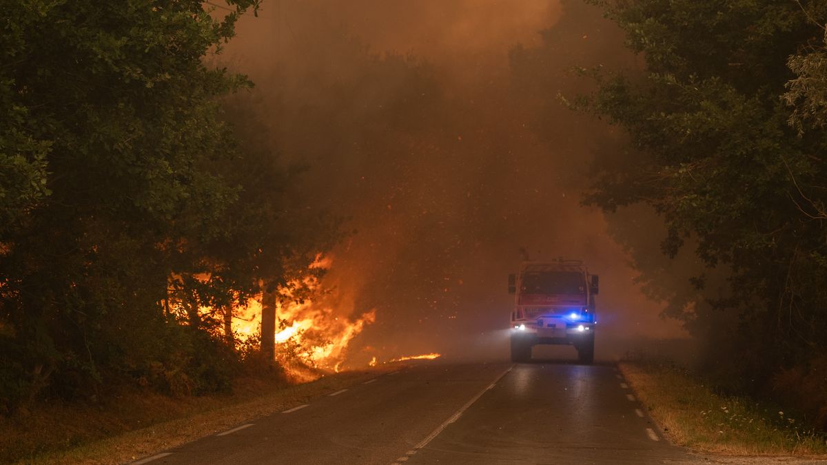 Los incendios descontrolados que siguen arrasando este sábado la región de Burdeos y los alrededores de Madrid forzaron la evacuación de casi 270.000 personas, ennegreciendo el cielo de la capital española y arrasando bosques y viviendas en el suroeste de Francia.