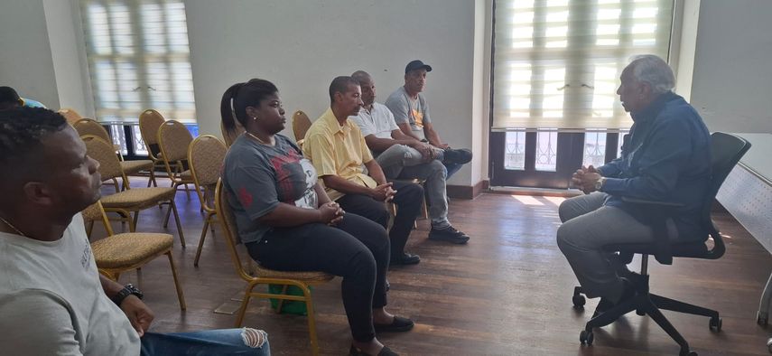 El Gobernador se reunió con un grupo de colonenses sin lograr acuerdos. El Gobernador se reunió con un grupo de colonenses sin lograr acuerdos.