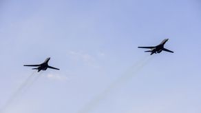 Bombarderos estadounidenses B-1B sobrevuelan costa de Venezuela