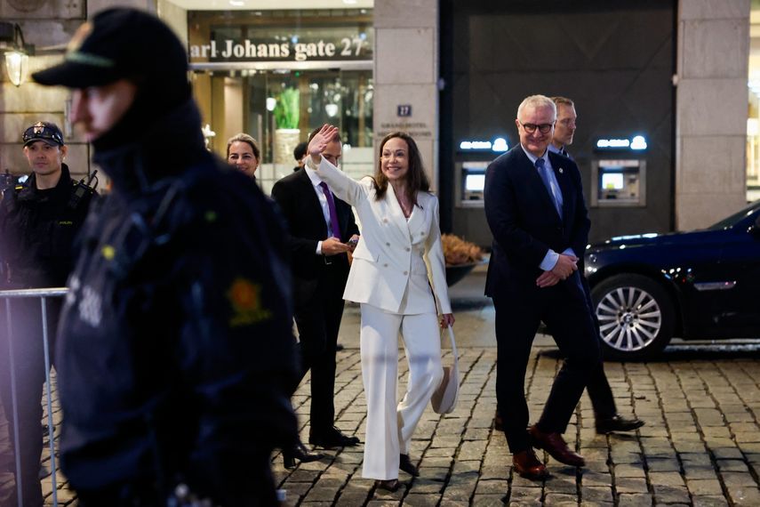 La líder opositora venezolana, María Corina Machado, Premio Nobel de la Paz 2025, manifestó su apoyo a la incautación de un petrolero frente a las costas de Venezuela por parte de Estados Unidos, durante una entrevista transmitida el domingo por la cadena estadounidense CBS. La líder opositora venezolana, María Corina Machado, Premio Nobel de la Paz 2025, manifestó su apoyo a la incautación de un petrolero frente a las costas de Venezuela por parte de Estados Unidos, durante una entrevista transmitida el domingo por la cadena estadounidense CBS.
