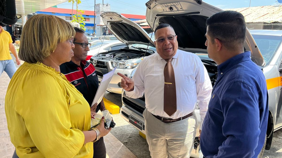 El exalcalde de Colón, Alex Lee, fue aprehendido junto a otros exfuncionarios de juntas comunales durante la denominada Operación Litus, como parte de una investigación por presuntos delitos contra la administración pública. El exalcalde de Colón, Alex Lee, fue aprehendido junto a otros exfuncionarios de juntas comunales durante la denominada Operación Litus, como parte de una investigación por presuntos delitos contra la administración pública.