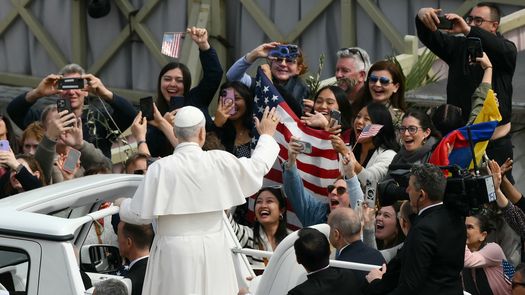 El papa León XIV declaró este martes que espera que el presidente de Estados Unidos, Donald Trump, esté buscando una vía de salida a la guerra en Oriente Medio, al tiempo que hizo un llamado al diálogo. El papa León XIV declaró este martes que espera que el presidente de Estados Unidos, Donald Trump, esté buscando una vía de salida a la guerra en Oriente Medio, al tiempo que hizo un llamado al diálogo.