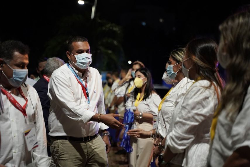 Alcalde de David viaja con delegación de Chiriquí a Colombia
