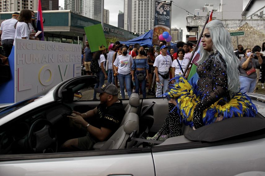 El cantautor y activista panameño Rubén Blades dijo este lunes que el matrimonio igualitario entre personas del mismo sexo es un tema legal y no político. El cantautor y activista panameño Rubén Blades dijo este lunes que el matrimonio igualitario entre personas del mismo sexo es un tema legal y no político.