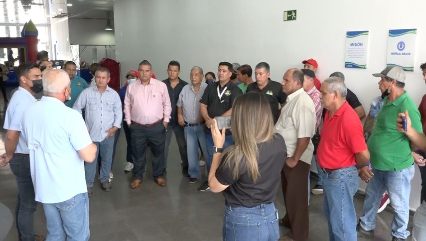 Los arrendatarios de la Cadena de Frío en David que ocupan el interior del mercado para la venta al por menor de productos y restaurantes denuncian que sus contratos no han sido renovados.