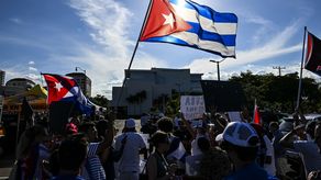 Cientos de personas protestan en Santiago de Cuba por la falta de comida y los apagones