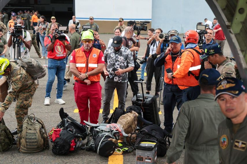 Primer equipo de rescatistas de Panamá partieron para ayudar en Venezuela