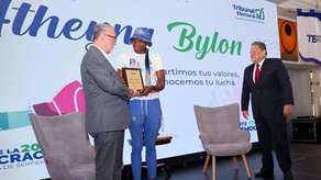 Atheyna Bylon recibió reconocimiento del Tribunal Electoral