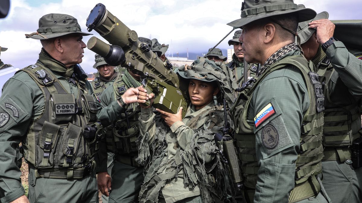 Maduro ordena comandos ante posible lucha armada con Estados Unidos Maduro ordena comandos ante posible lucha armada con Estados Unidos