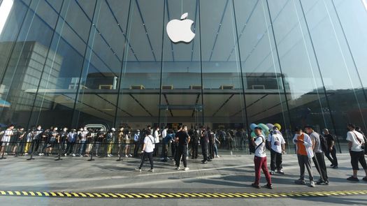 China confina la zona alrededor de la mayor fábrica mundial de teléfonos iPhone