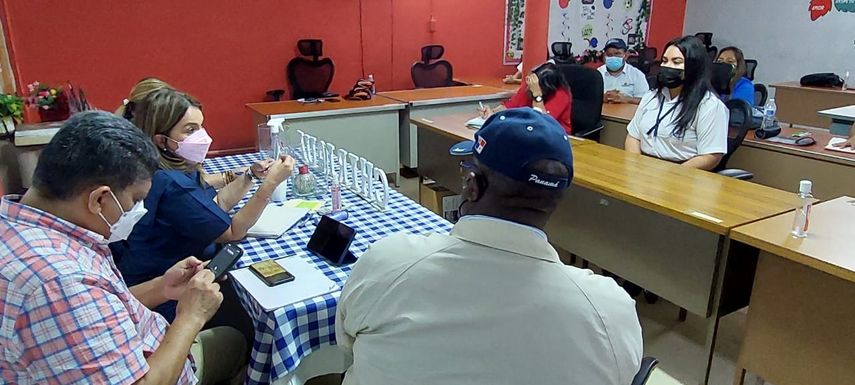 MEDUCA aborda integración escolar y brinda respuestas al Félix Olivares