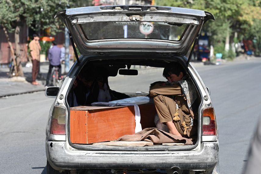 Afganos temen por empleos y falta de dinero con talibanes