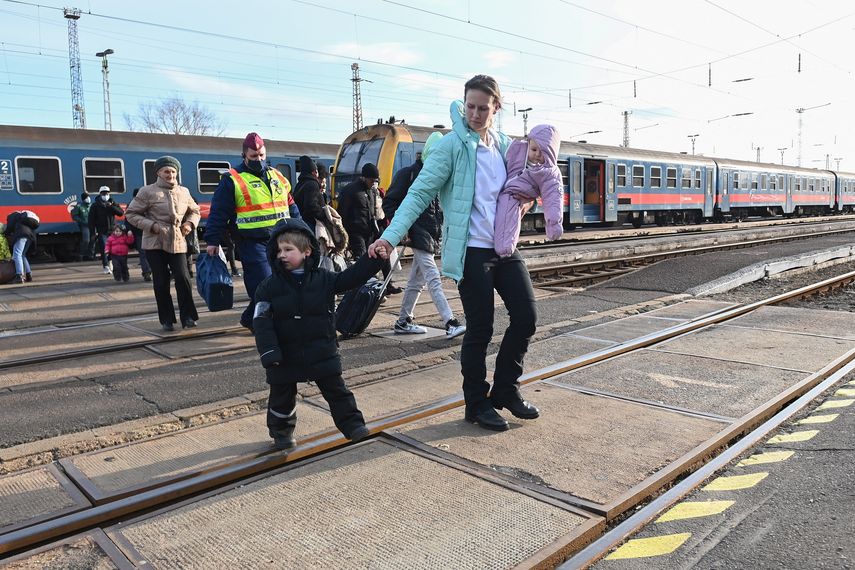 ACNUR: Refugiados de Ucrania superarán los dos millones