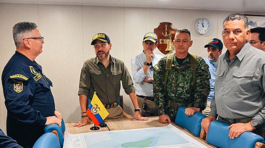 El presidente de Colombia, Abelardo de la Espriella, ordenó este lunes una ofensiva total contra la guerrilla del Ejército de Liberación Nacional (ELN) y las disidencias de las Fuerzas Armadas Revolucionarias de Colombia (FARC), grupos a los que acusó de narcoterrorismo.