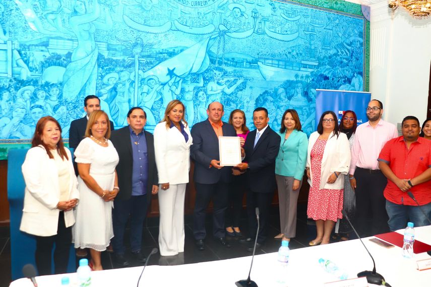 Propietarios de pequeñas farmacias se organizan en cooperativa