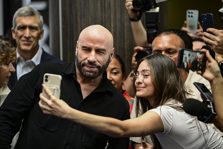 John Travolta causa euforia en cierre de festival de cine en Panamá