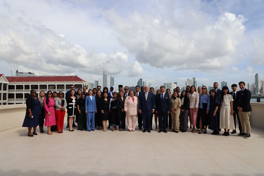 EEUU y comunidad de democracias lanzan en Panamá red mundial de jóvenes demócratas