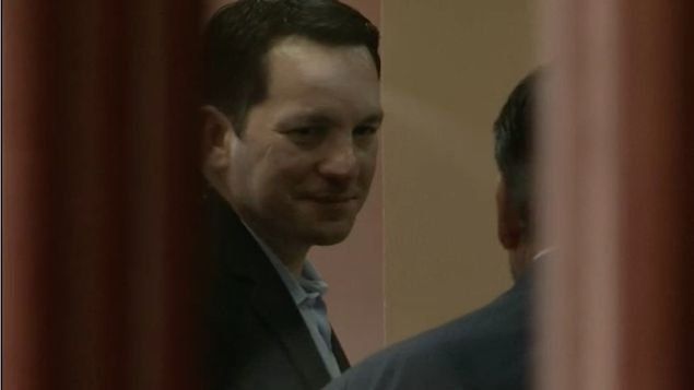 Guillermo Ferrufino condenado por corrupción en Panamá se entrega a las autoridades. Guillermo Ferrufino condenado por corrupción en Panamá se entrega a las autoridades.