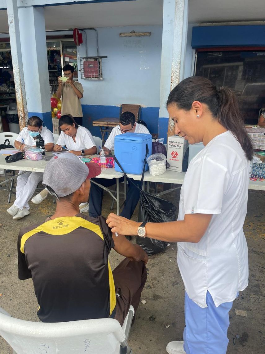 El Programa Ampliado de Inmunización (PAI) del Ministerio de Salud (Minsa) informó que, durante el fin de semana, se administraron un total de 38,808 dosis de la vacuna contra la influenza en centros de vacunación de todo el país. El Programa Ampliado de Inmunización (PAI) del Ministerio de Salud (Minsa) informó que, durante el fin de semana, se administraron un total de 38,808 dosis de la vacuna contra la influenza en centros de vacunación de todo el país.