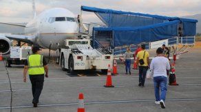 Autoridades panameñas iniciaron traslado de migrantes cubanos a México