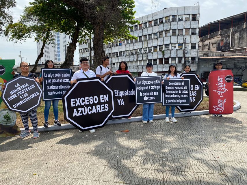 Movimiento pide retomar discusión de la ley de etiquetado frontal de advertencia nutricional