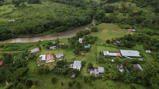 Unas 38 comunidades serán reasentadas para dar paso a la construcción de un nuevo embalse para abastecer de agua al Canal de Panamá, que culminó la primera fase de diálogo con las familias afectadas. Unas 38 comunidades serán reasentadas para dar paso a la construcción de un nuevo embalse para abastecer de agua al Canal de Panamá, que culminó la primera fase de diálogo con las familias afectadas.